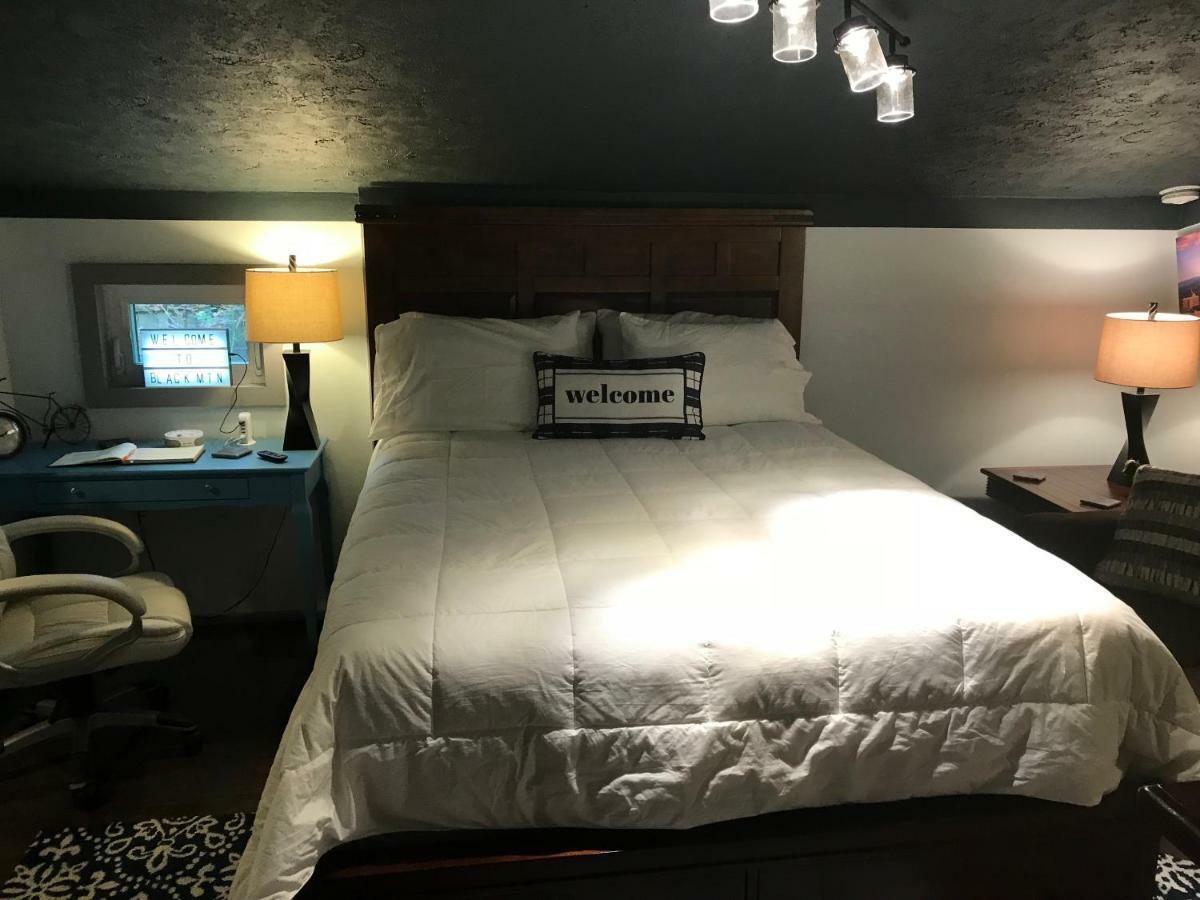 Ed & Rosie'S Place Hotel Блек Маунтин Екстериор снимка